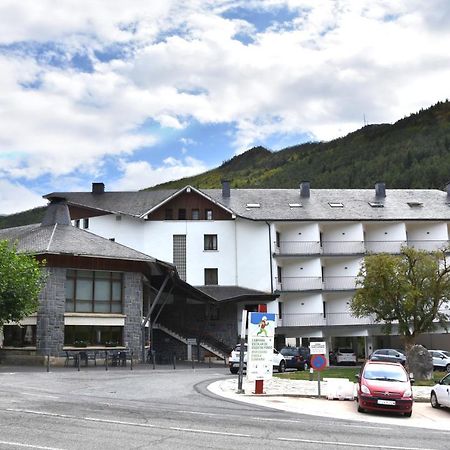 Hotel Y Apartamentos Snoe Isaba Eksteriør billede