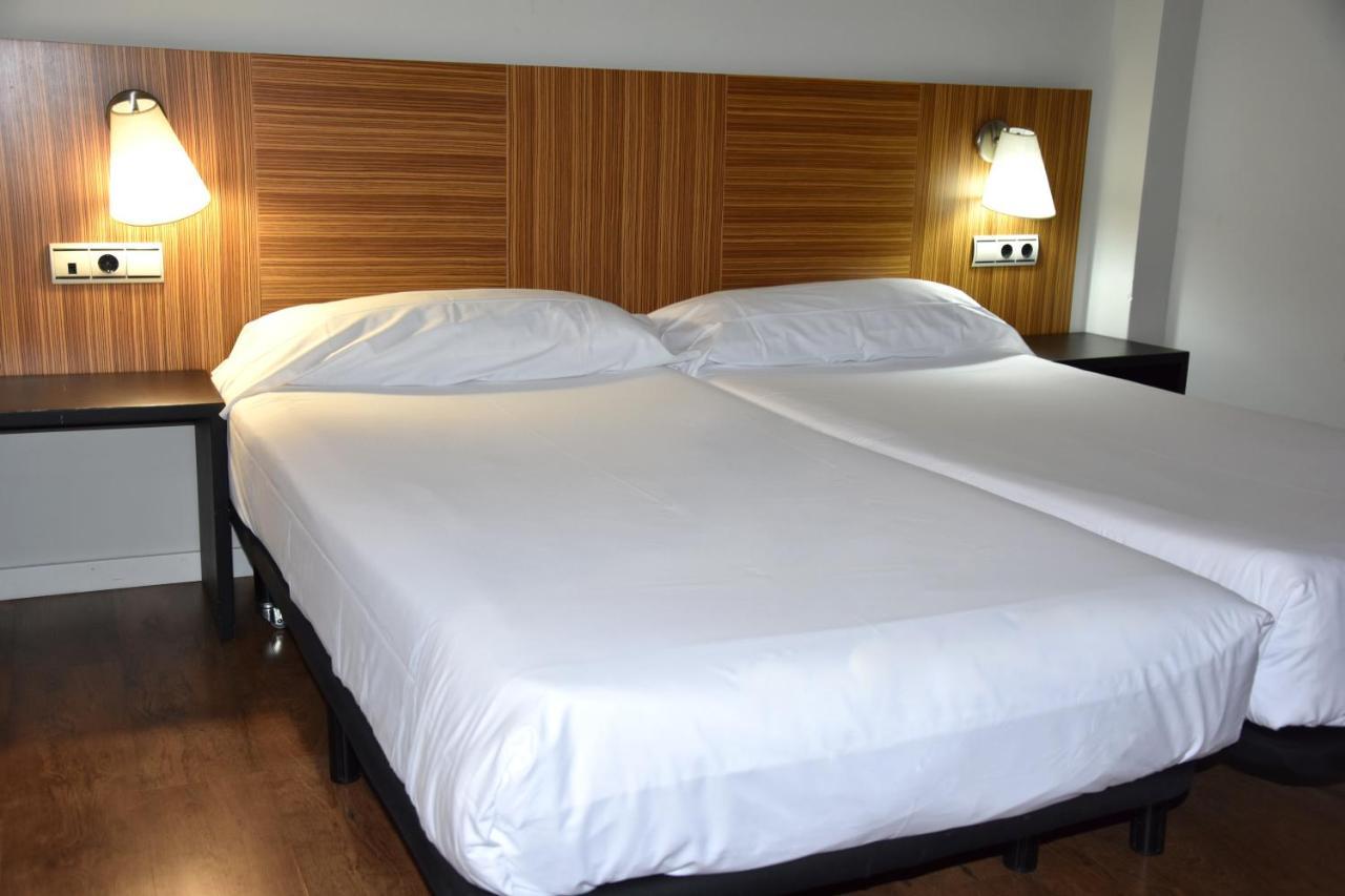 Hotel Y Apartamentos Snoe Isaba Eksteriør billede