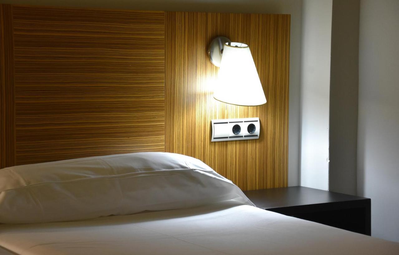 Hotel Y Apartamentos Snoe Isaba Eksteriør billede
