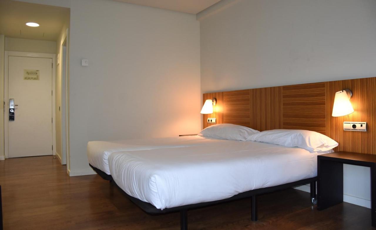 Hotel Y Apartamentos Snoe Isaba Eksteriør billede