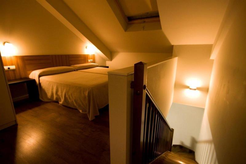 Hotel Y Apartamentos Snoe Isaba Eksteriør billede