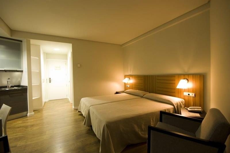 Hotel Y Apartamentos Snoe Isaba Eksteriør billede