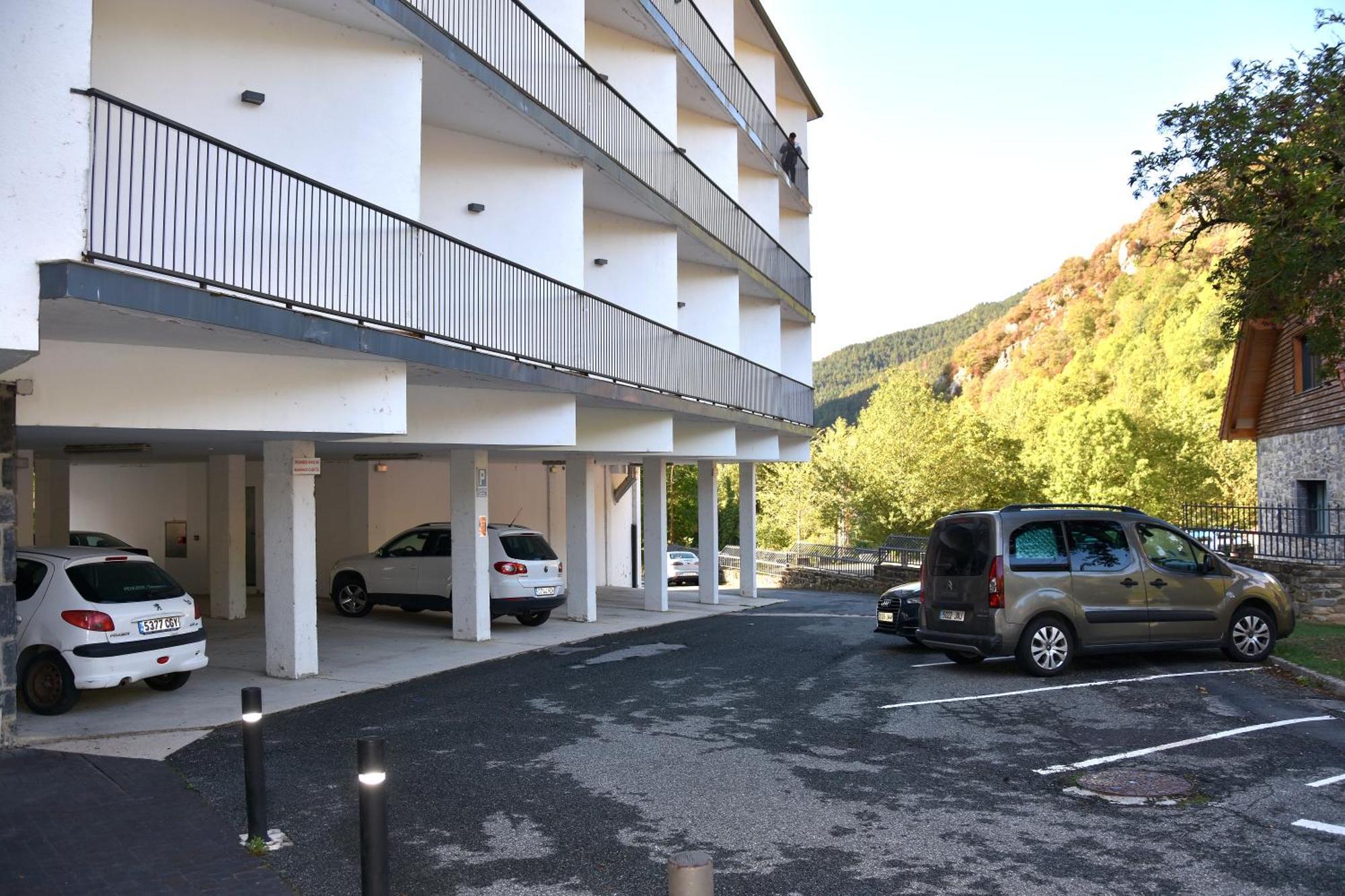 Hotel Y Apartamentos Snoe Isaba Eksteriør billede