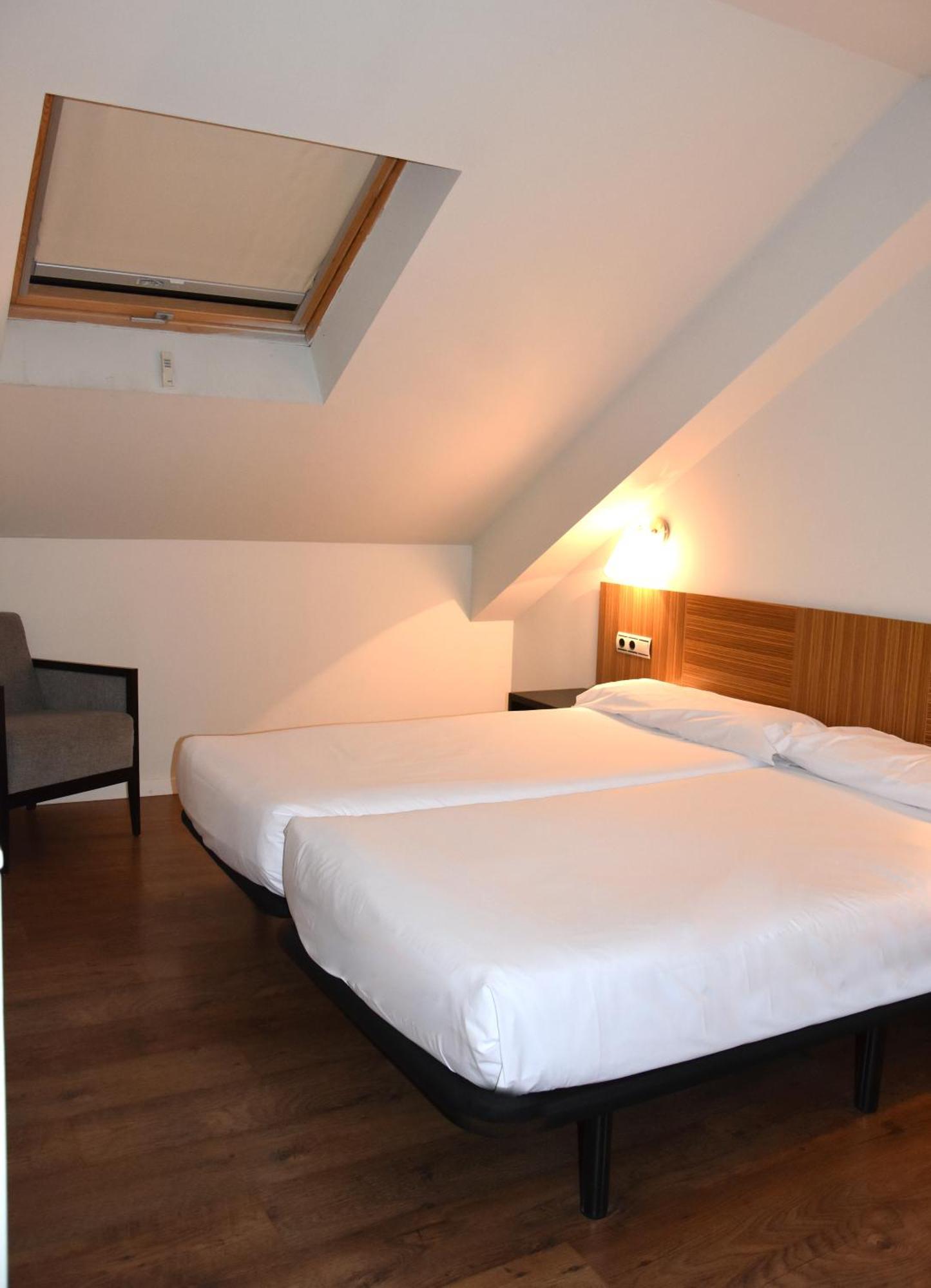 Hotel Y Apartamentos Snoe Isaba Eksteriør billede