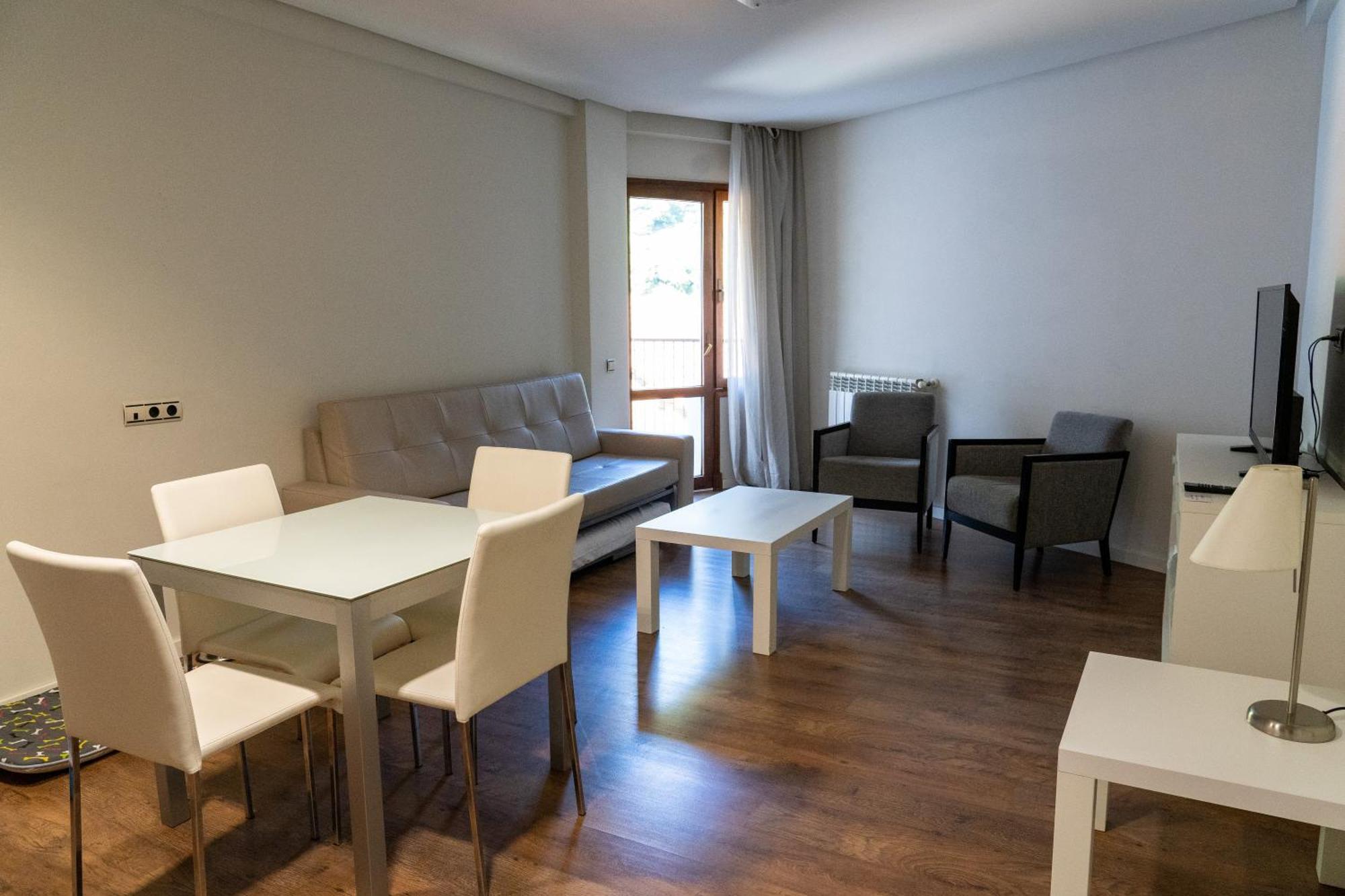 Hotel Y Apartamentos Snoe Isaba Eksteriør billede