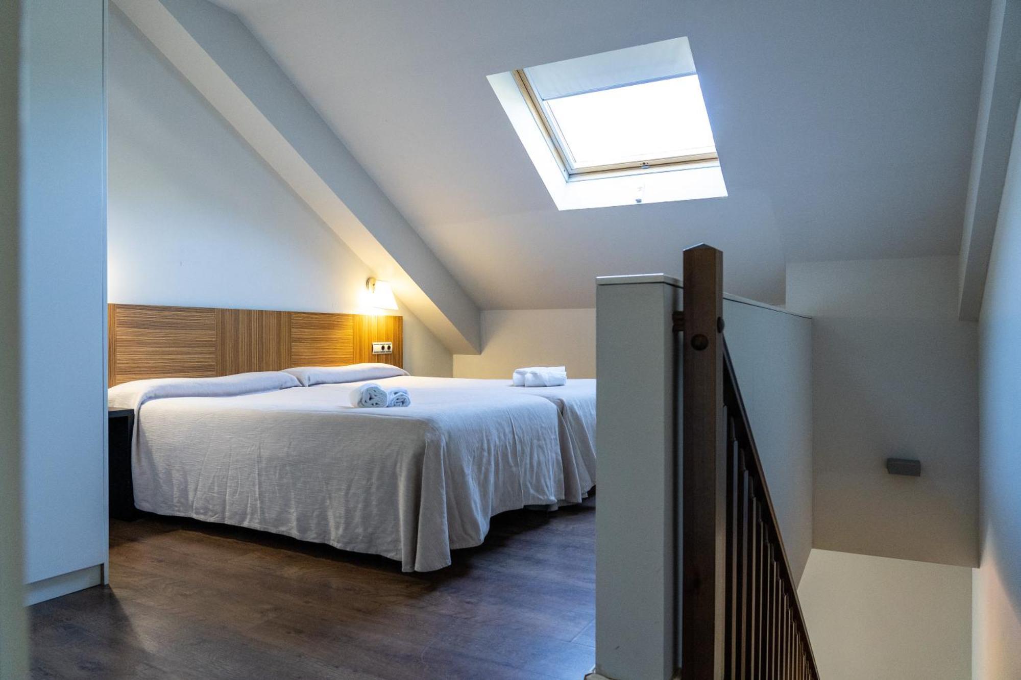 Hotel Y Apartamentos Snoe Isaba Eksteriør billede