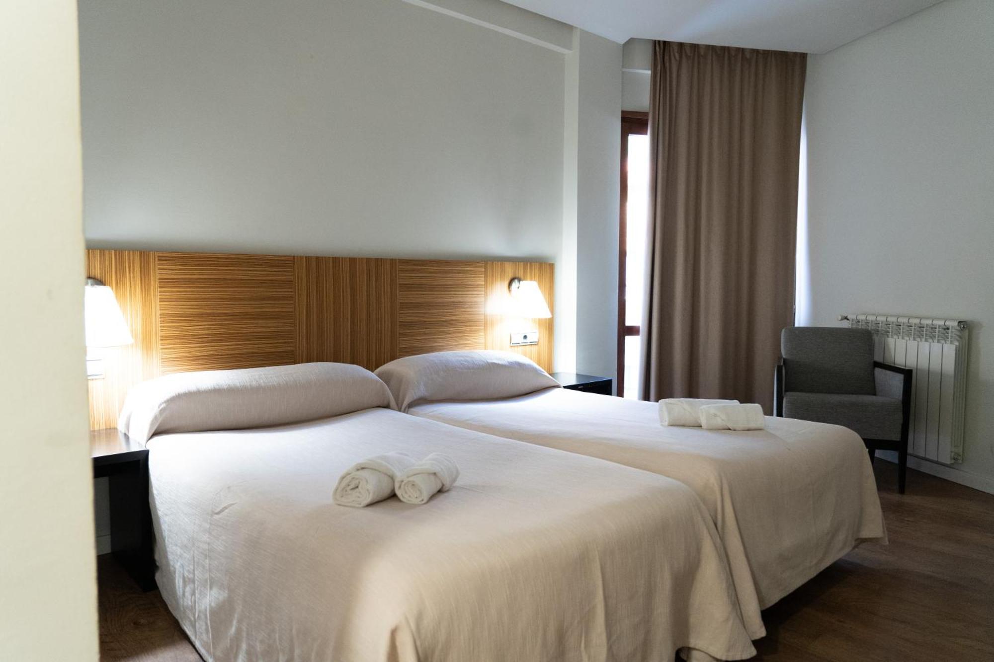 Hotel Y Apartamentos Snoe Isaba Eksteriør billede