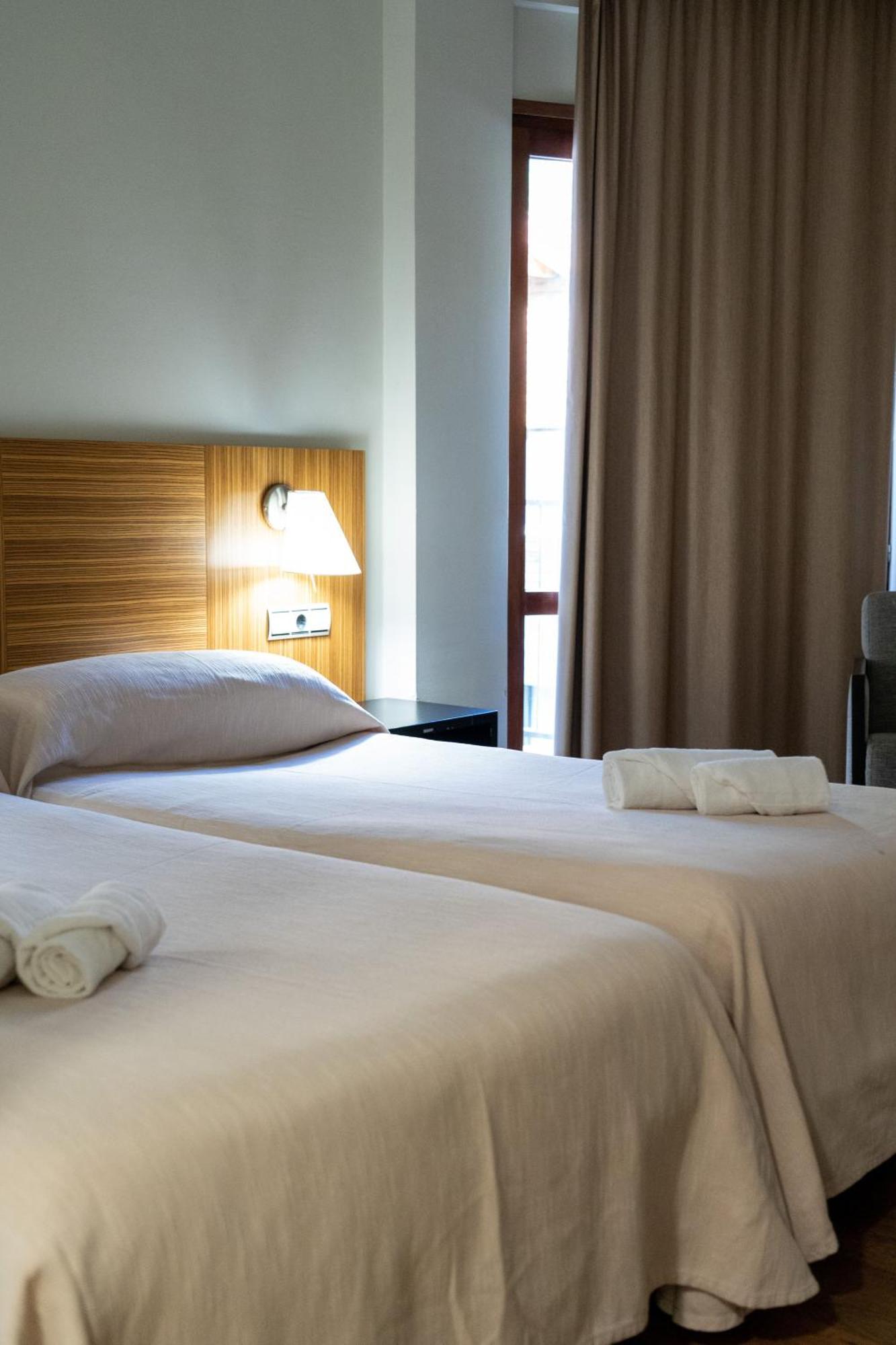 Hotel Y Apartamentos Snoe Isaba Eksteriør billede