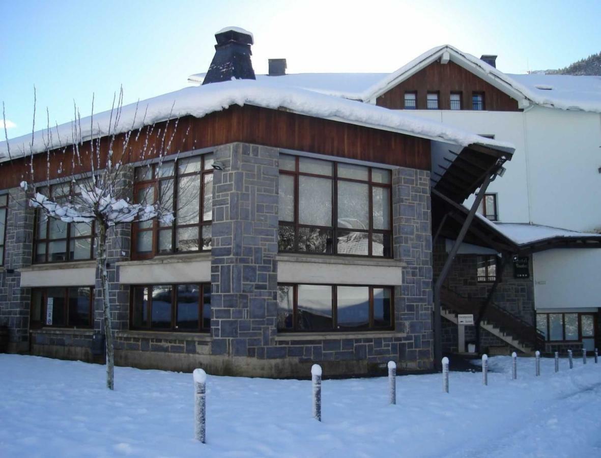 Hotel Y Apartamentos Snoe Isaba Eksteriør billede